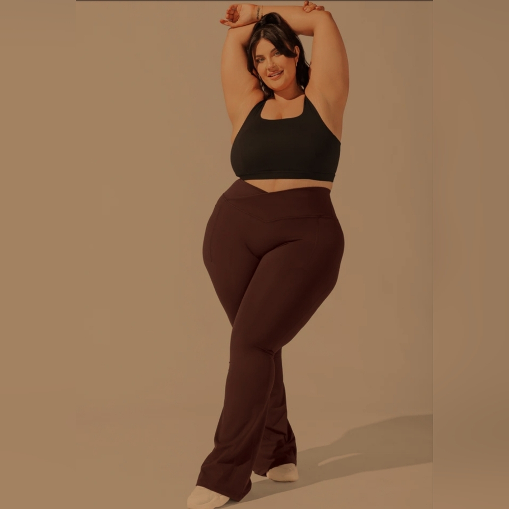 Crisscross Hourglass® Flared Legging with Pockets (Soft Touch) - French Roast